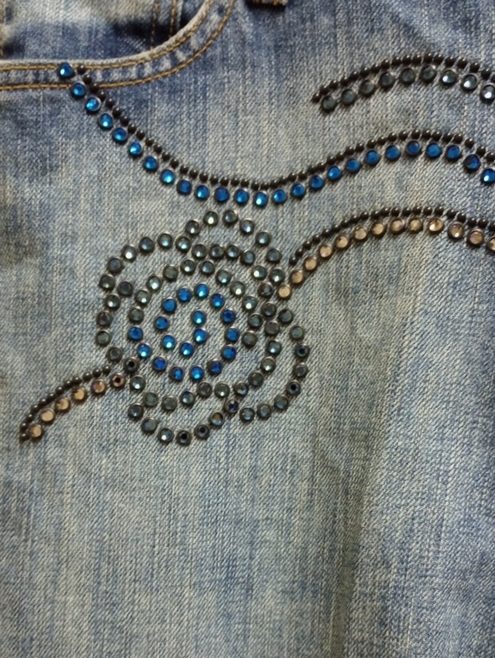 🩵✨KIPPYS SWAROVSKI CRYSTALS ROSE EMBELLISHED WIDE LEG BOOT CUT WOMEN'S JEANS✨ - Picture 7 of 16